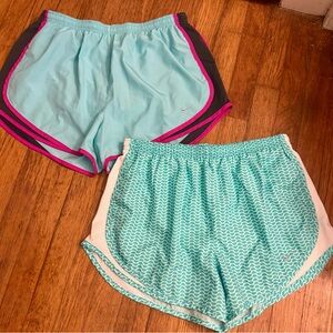 Women’s NIKE Shorts ~ Size L ~